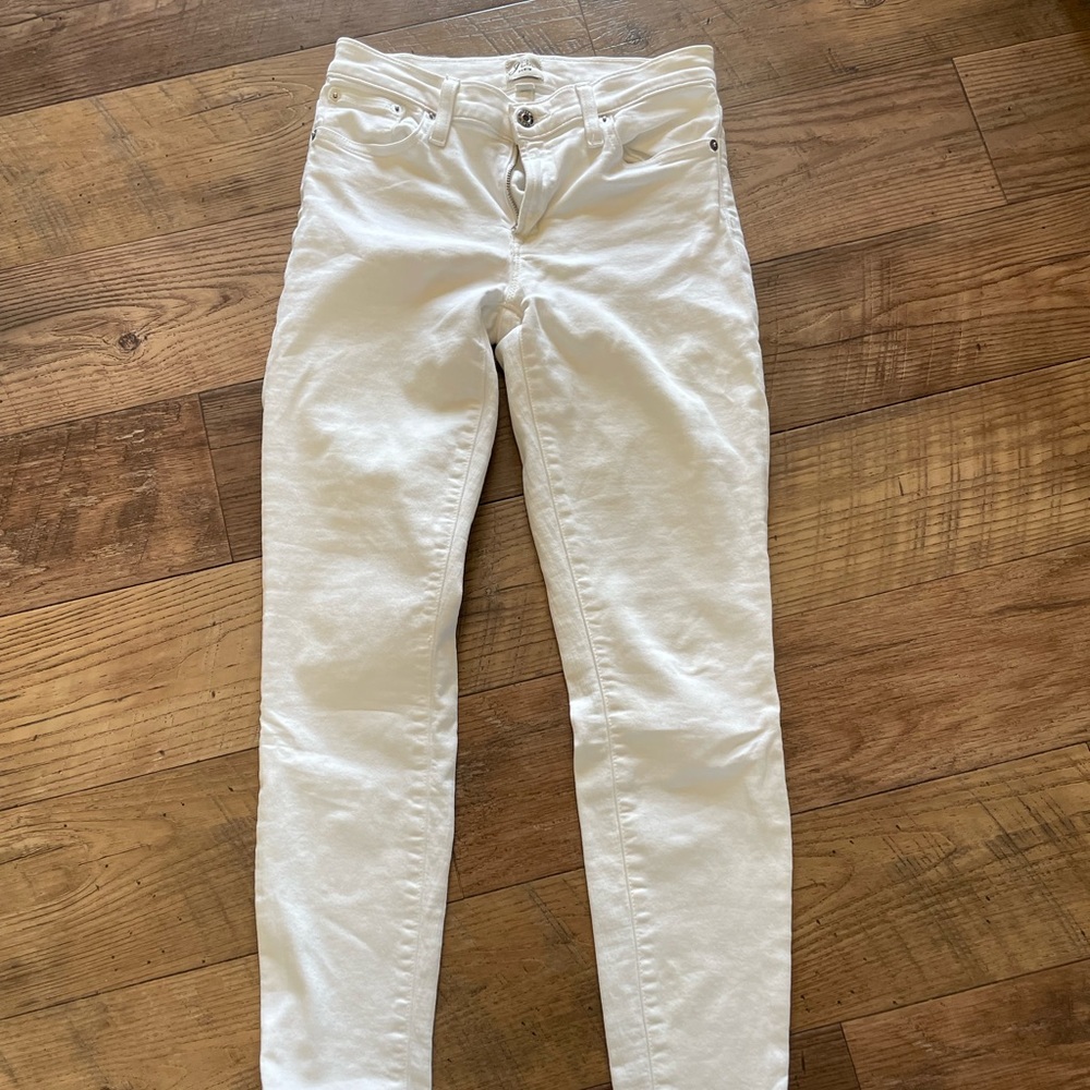 Woman’s J Crew white skinny jeans